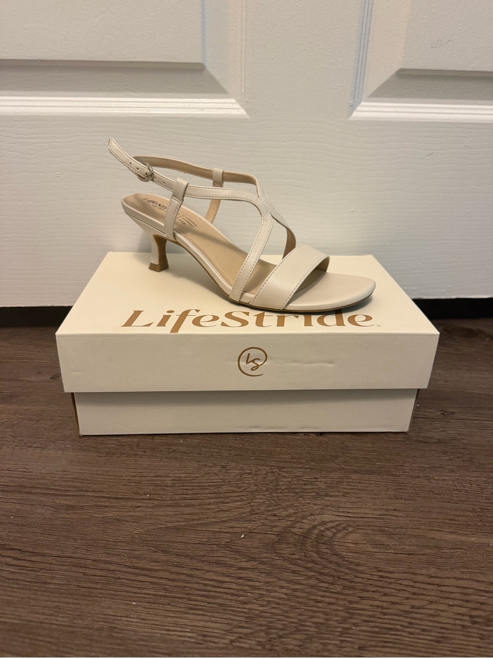 LifeStride Women's Strappy Ankle Strap Heel Sandals Beige Faux Leather 8M